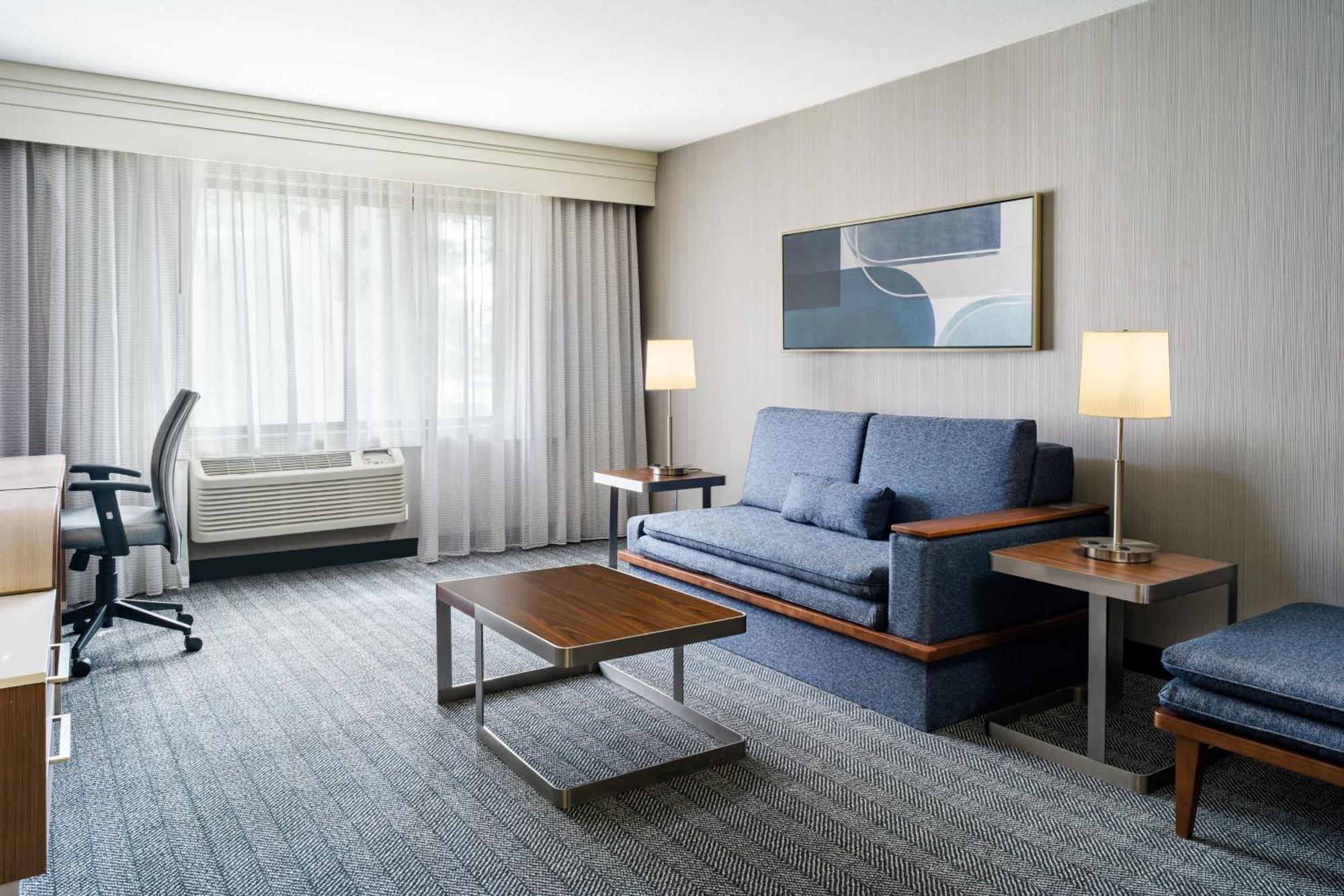 คอร์ตยาร์ด เวเควิลล์ Hotel วาคาวิลล์ ภายนอก รูปภาพ