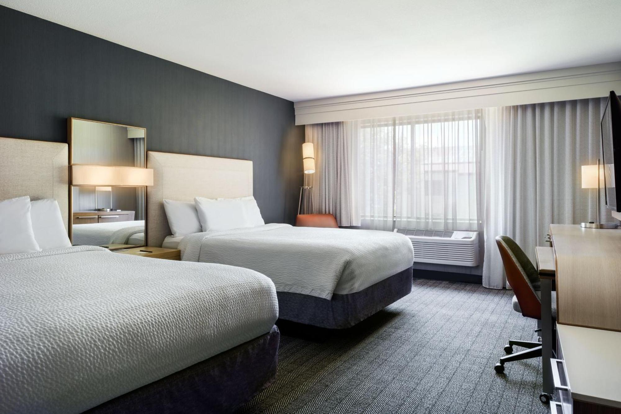 คอร์ตยาร์ด เวเควิลล์ Hotel วาคาวิลล์ ภายนอก รูปภาพ