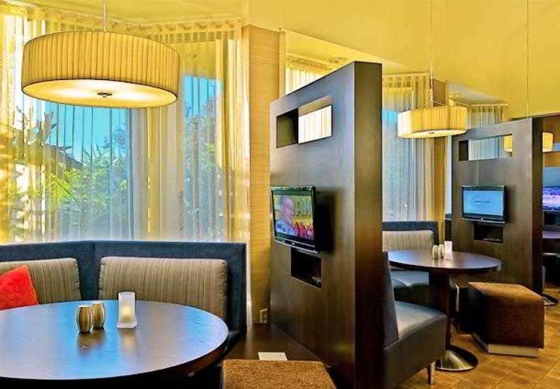 คอร์ตยาร์ด เวเควิลล์ Hotel วาคาวิลล์ ร้านอาหาร รูปภาพ